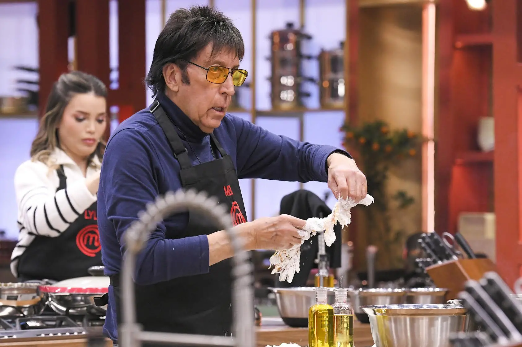 Memo Ríos cocinando en MasterChef Celebrity